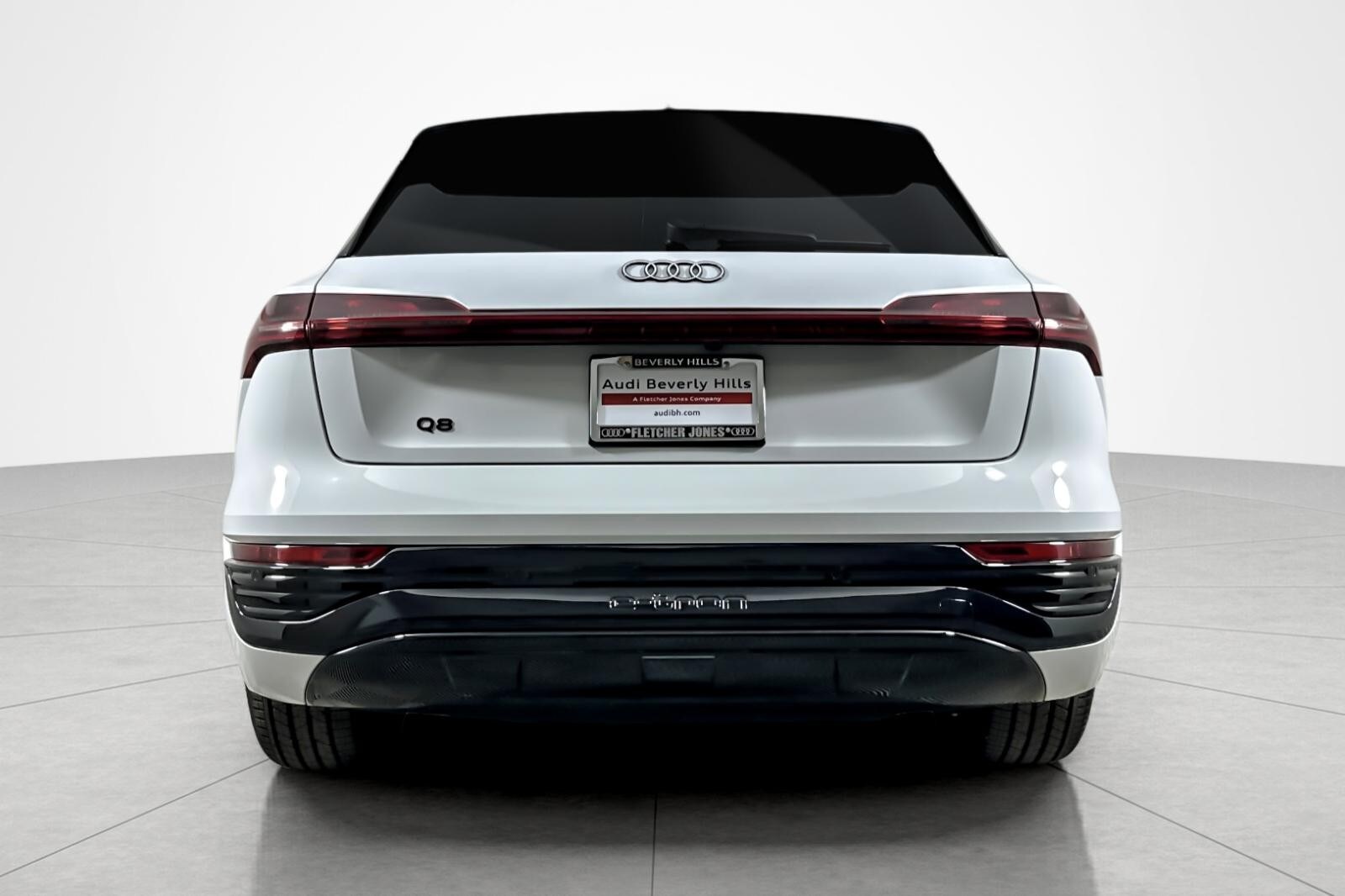 2024 Audi Q8 E-tron Prestige photo 3