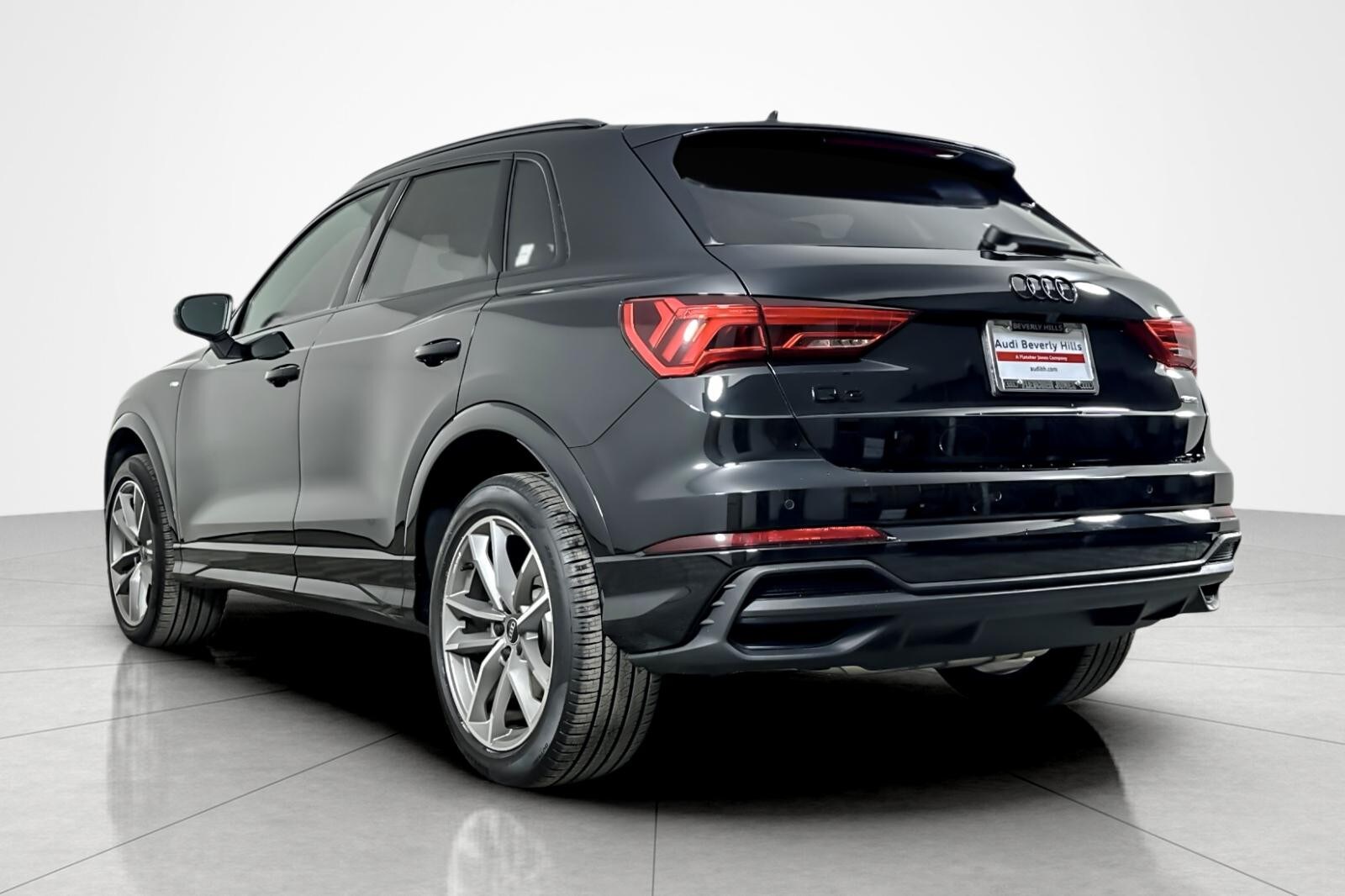 2025 Audi Q3 S line Premium 45 TFSI photo 3