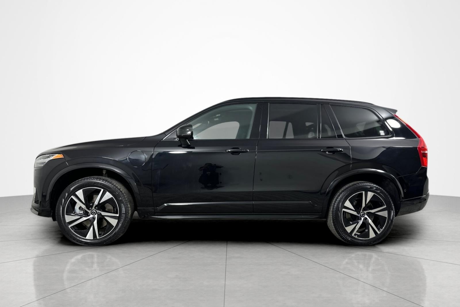 Used 2022 Volvo XC90 R-Design with VIN YV4H60CMXN1848319 for sale in Beverly Hills, CA