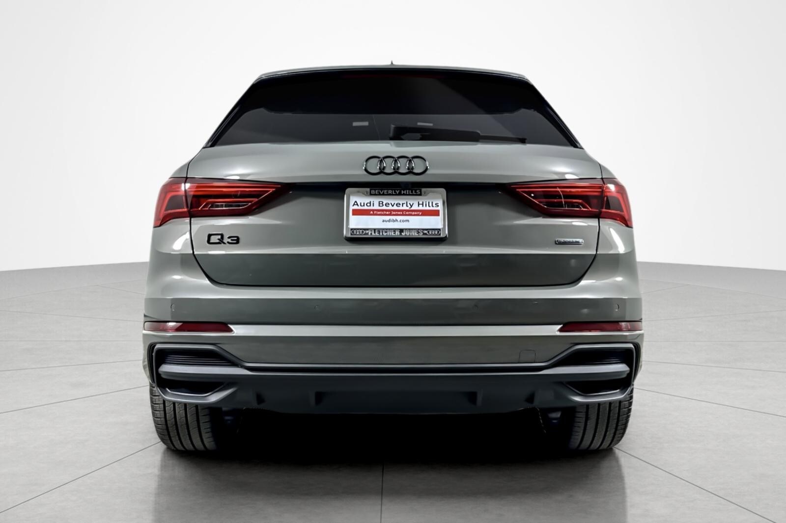 2025 Audi Q3 S line Premium 45 TFSI photo 4