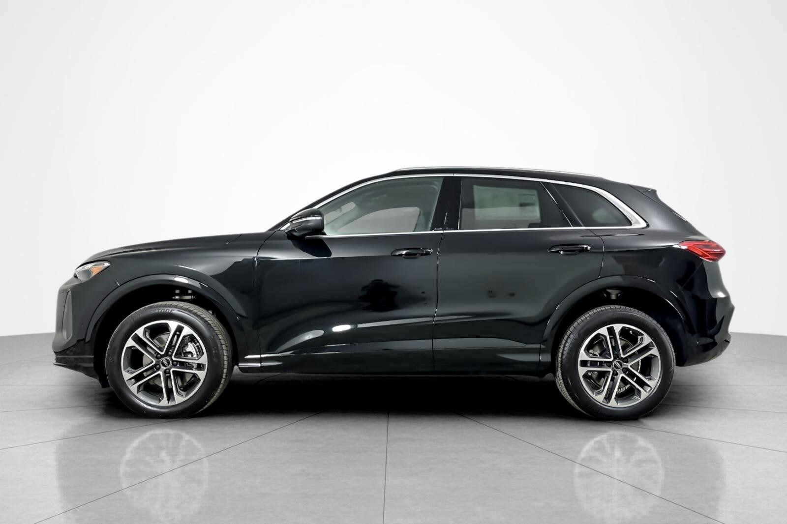 2025 Audi Q5 Premium TFSI photo 3