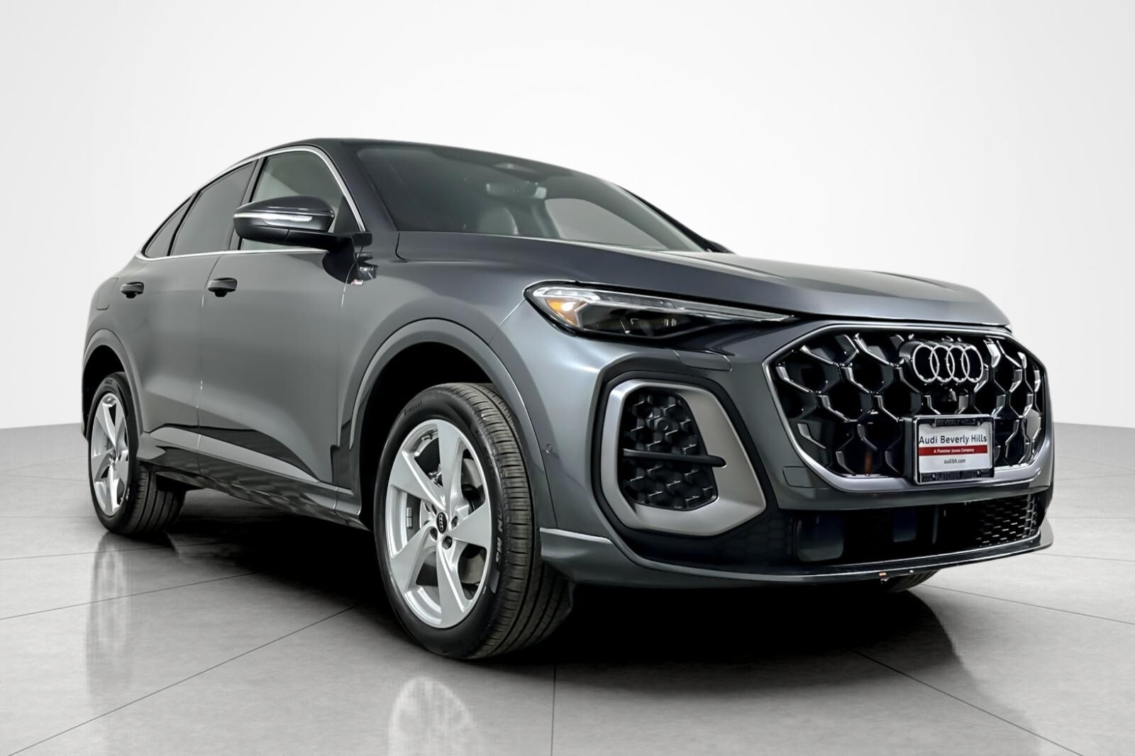 2025 Audi Q5 Sportback Premium Plus TFSI photo 2