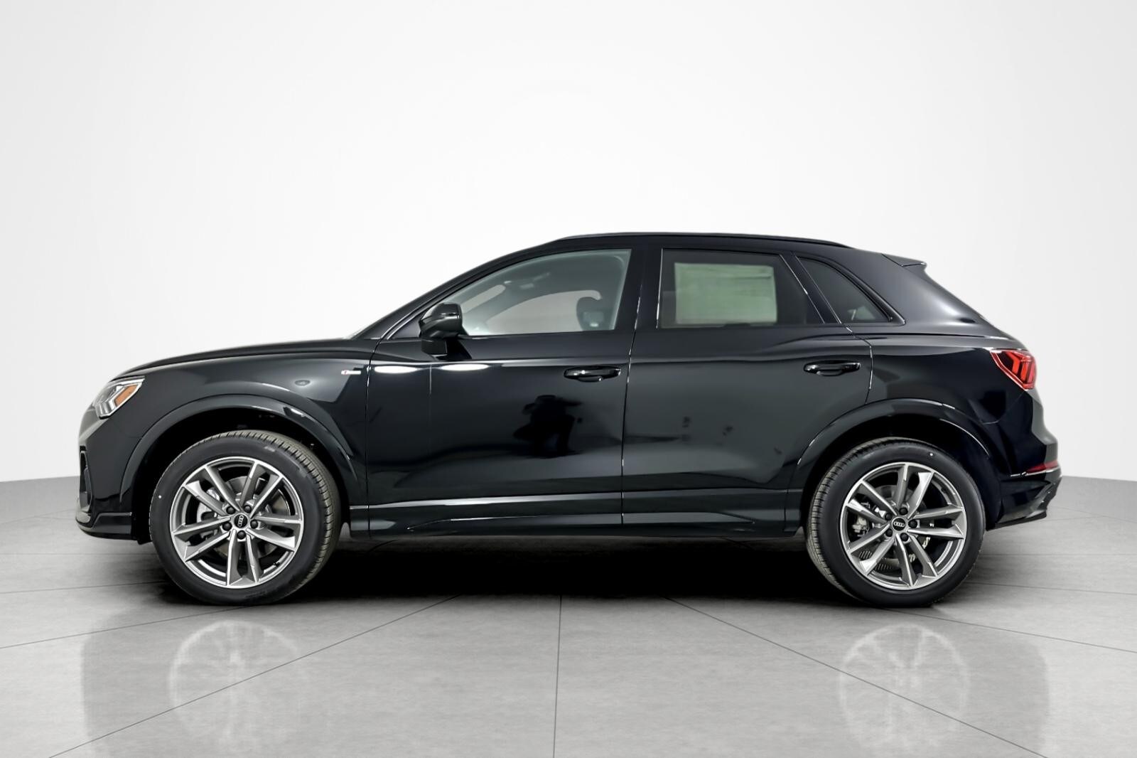 2025 Audi Q3 S line Premium Plus 45 TFSI photo 3