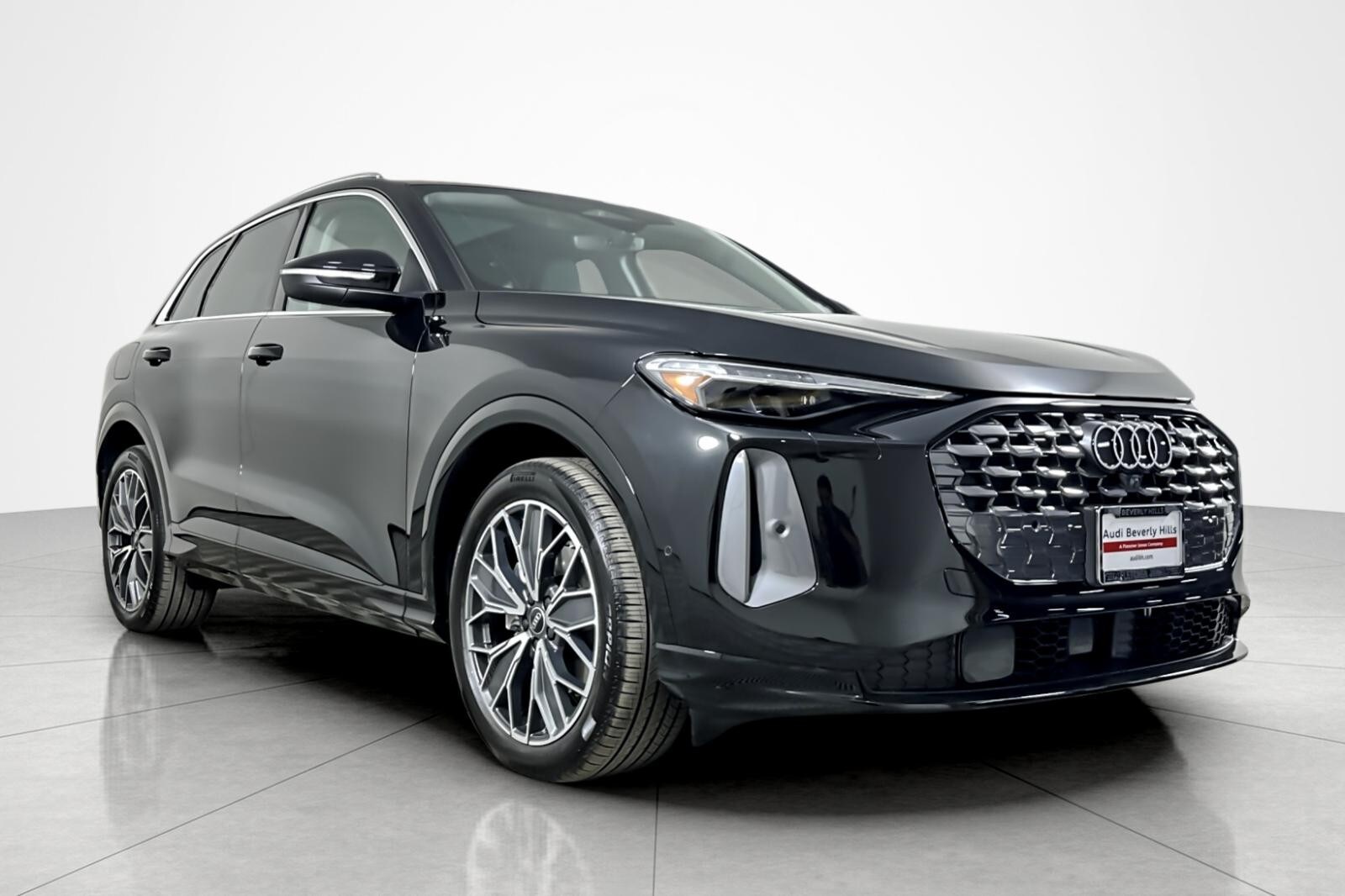 2025 Audi Q5 Prestige TFSI Premium photo 2