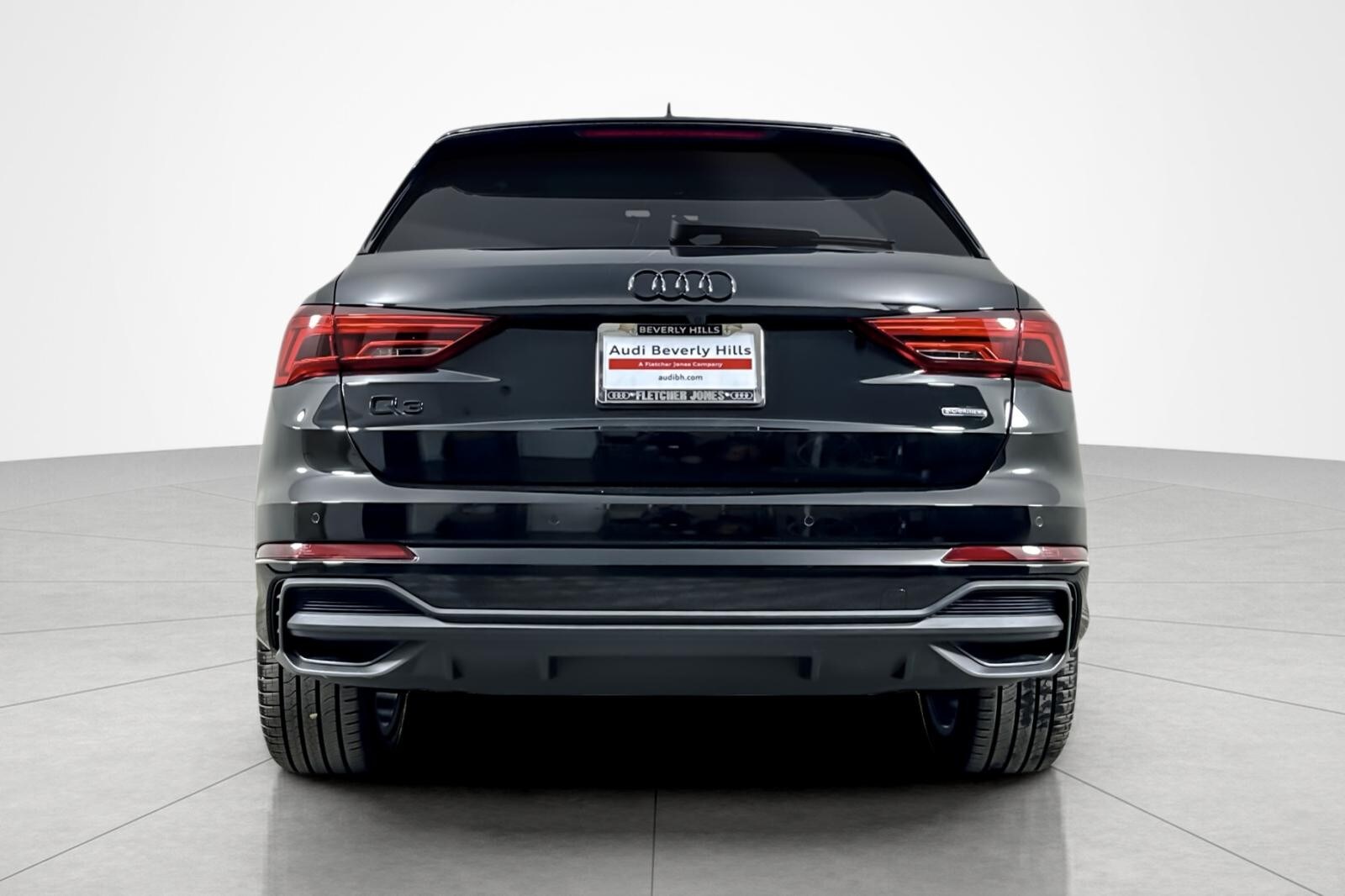 2024 Audi Q3 S line Premium 45 TFSI photo 4