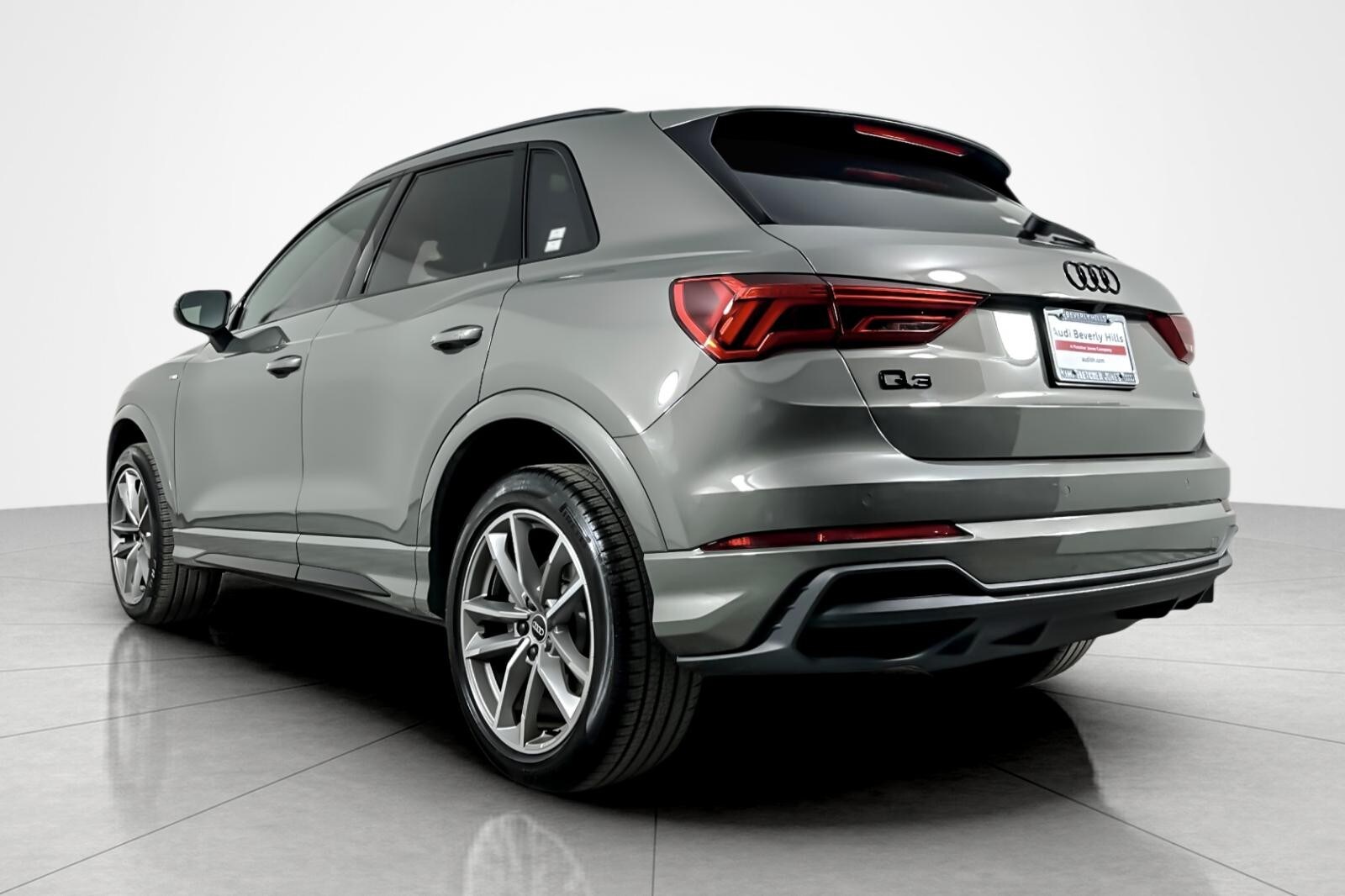 2025 Audi Q3 S line Premium 45 TFSI photo 3