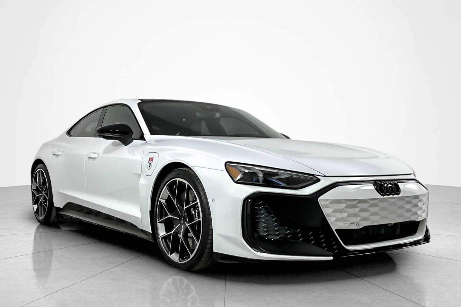 2025 Audi RS e-tron GT Base photo 2