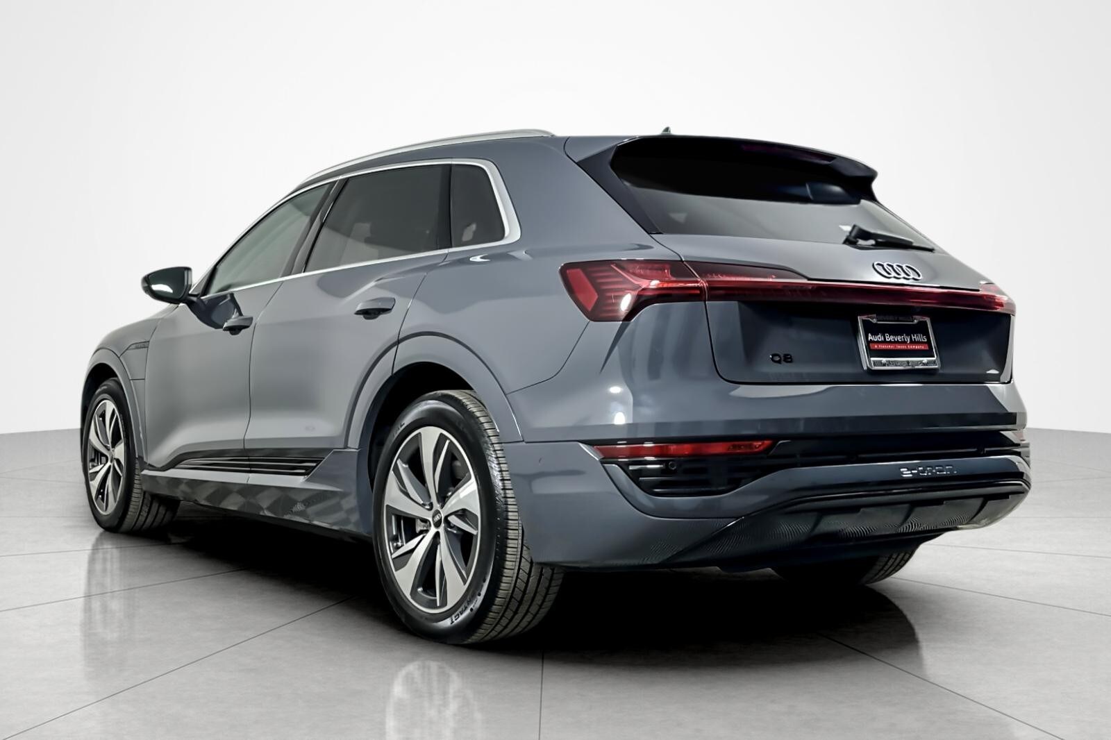 2024 Audi Q8 E-tron Prestige photo 3