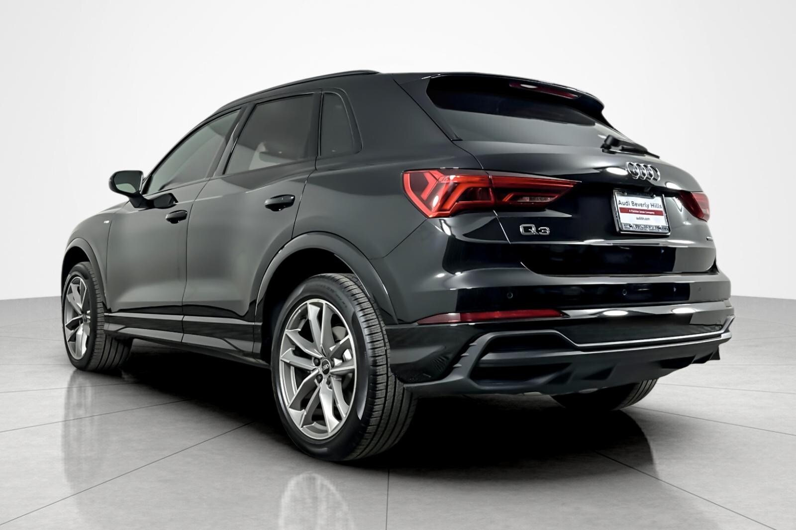 2024 Audi Q3 S line Premium Plus 45 TFSI photo 3