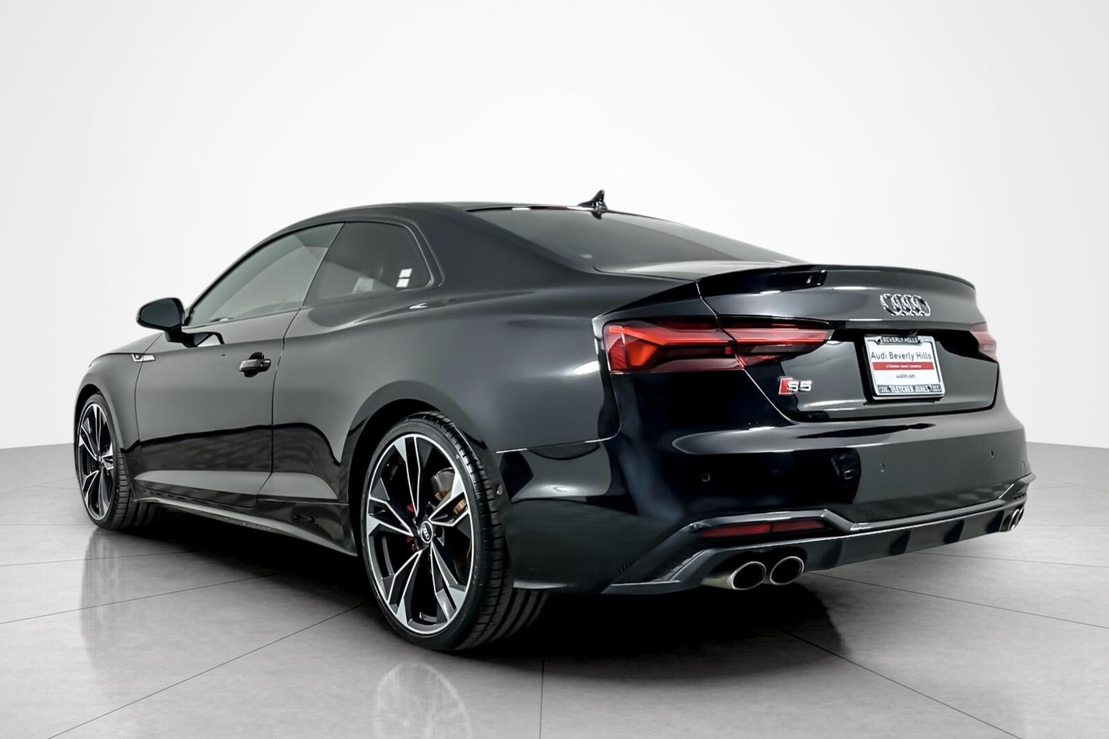 2022 Audi S5 Prestige photo 2