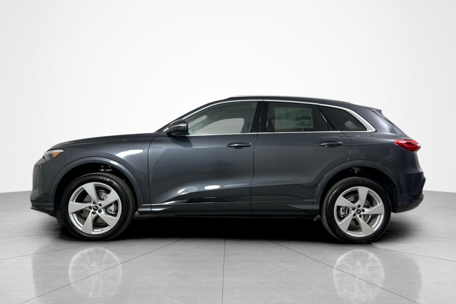 2025 Audi Q5 2.0T Premium Plus photo 3