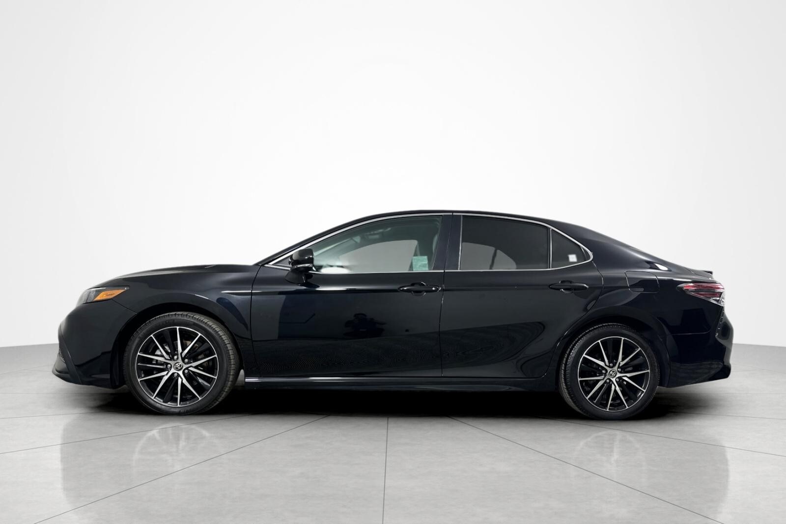 Used 2022 Toyota Camry SE with VIN 4T1G11AK9NU037500 for sale in Beverly Hills, CA