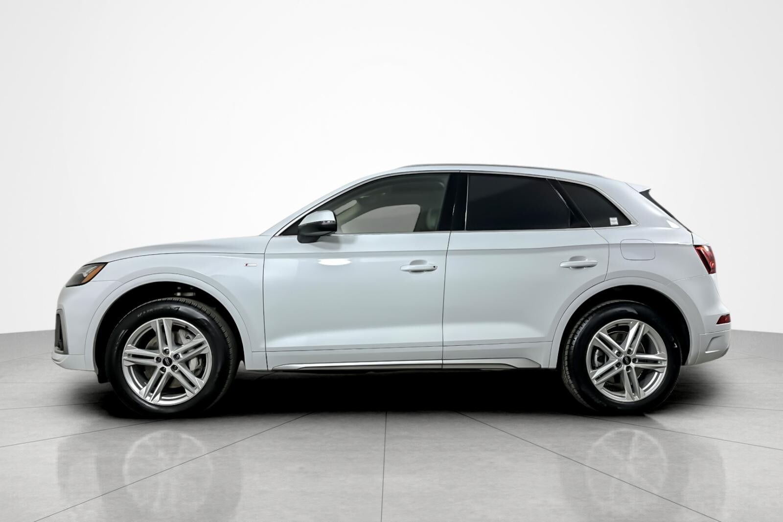 2024 Audi Q5 S line Premium 55 TFSI photo 2