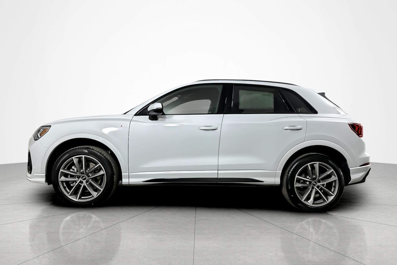 2025 Audi Q3 S line Premium Plus 45 TFSI photo 3