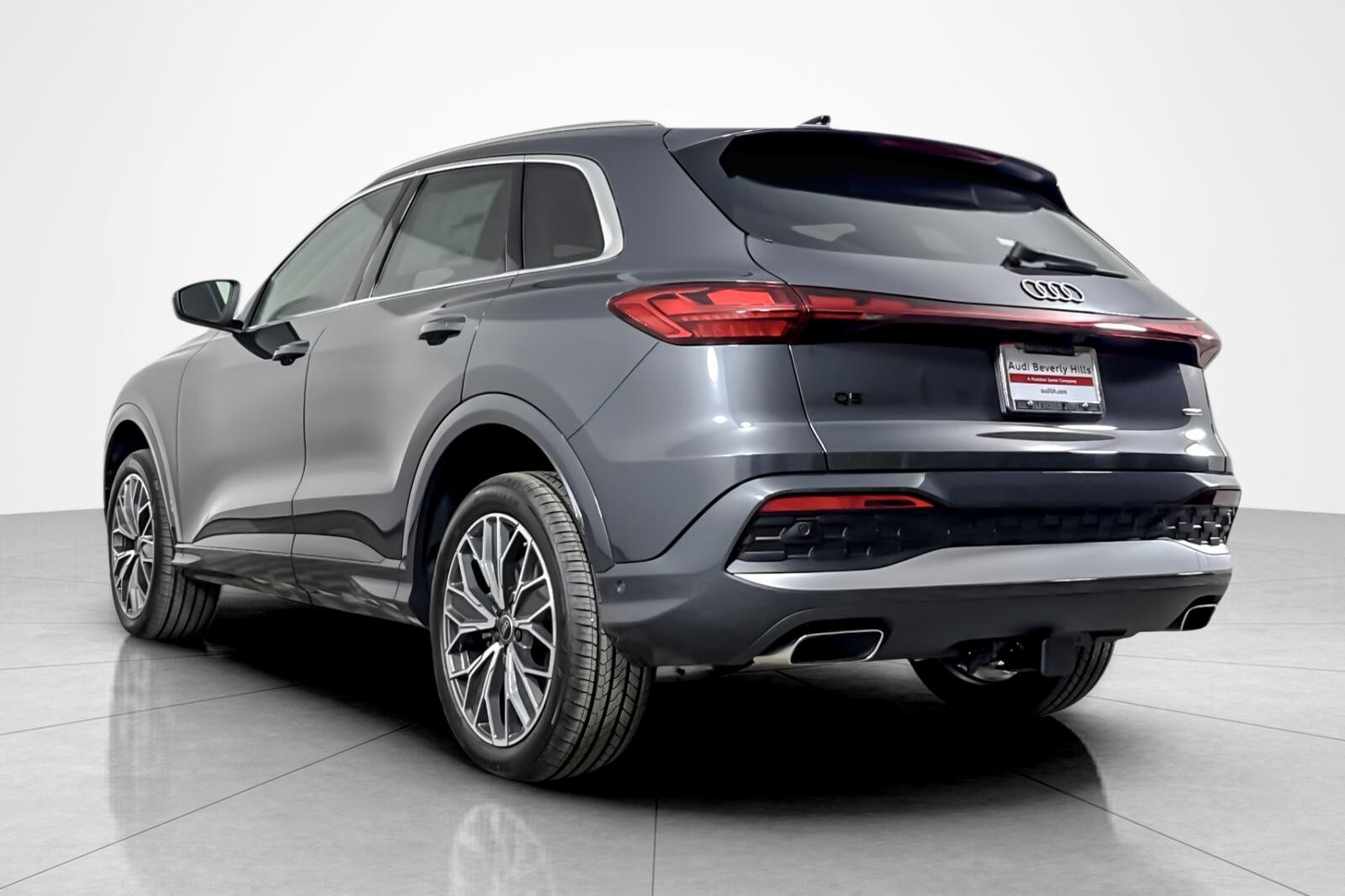 2025 Audi Q5 Prestige TFSI Premium photo 4