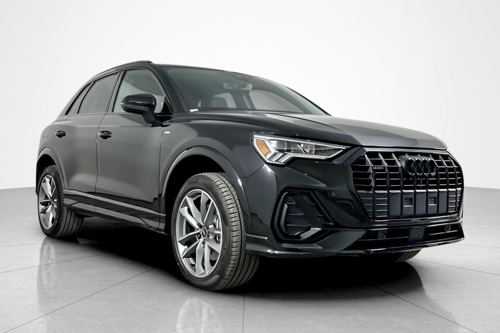 2025 Audi Q3 S line Premium 45 TFSI photo 2