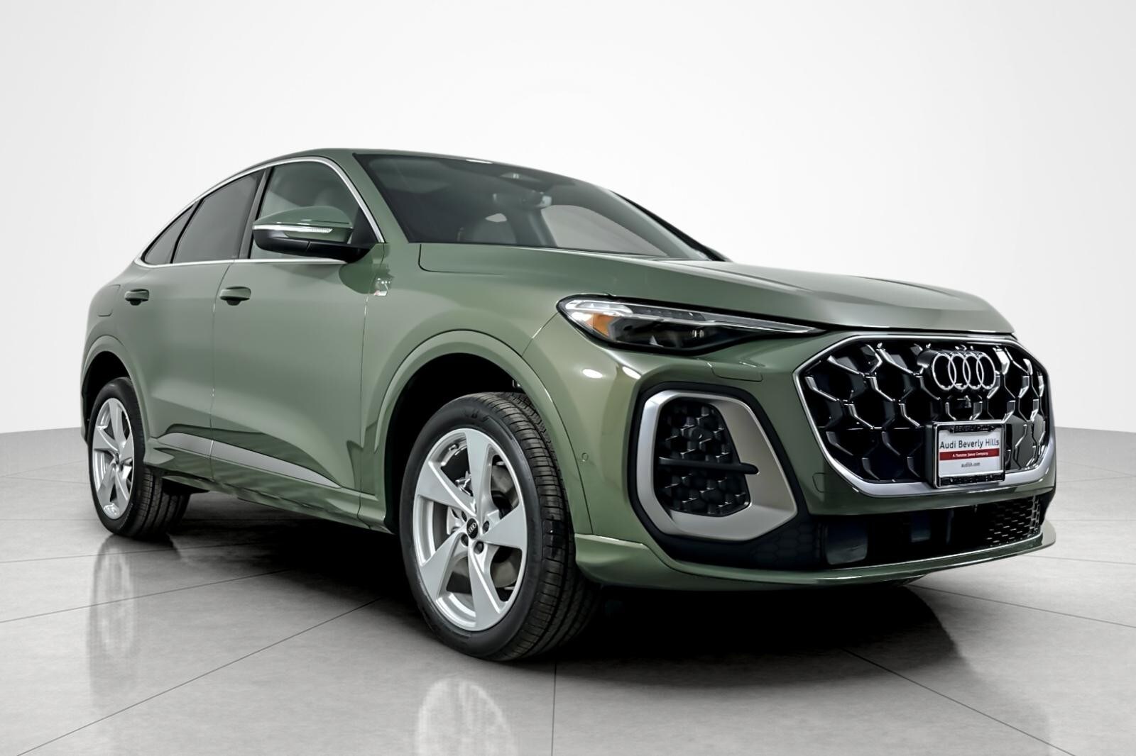 2025 Audi Q5 Sportback Premium Plus TFSI photo 2