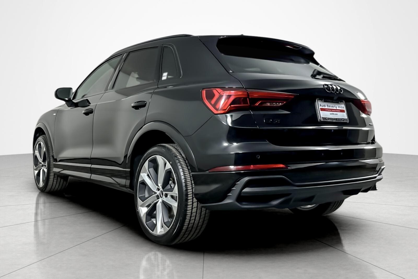 2021 Audi Q3 S line Premium 45 TFSI photo 3