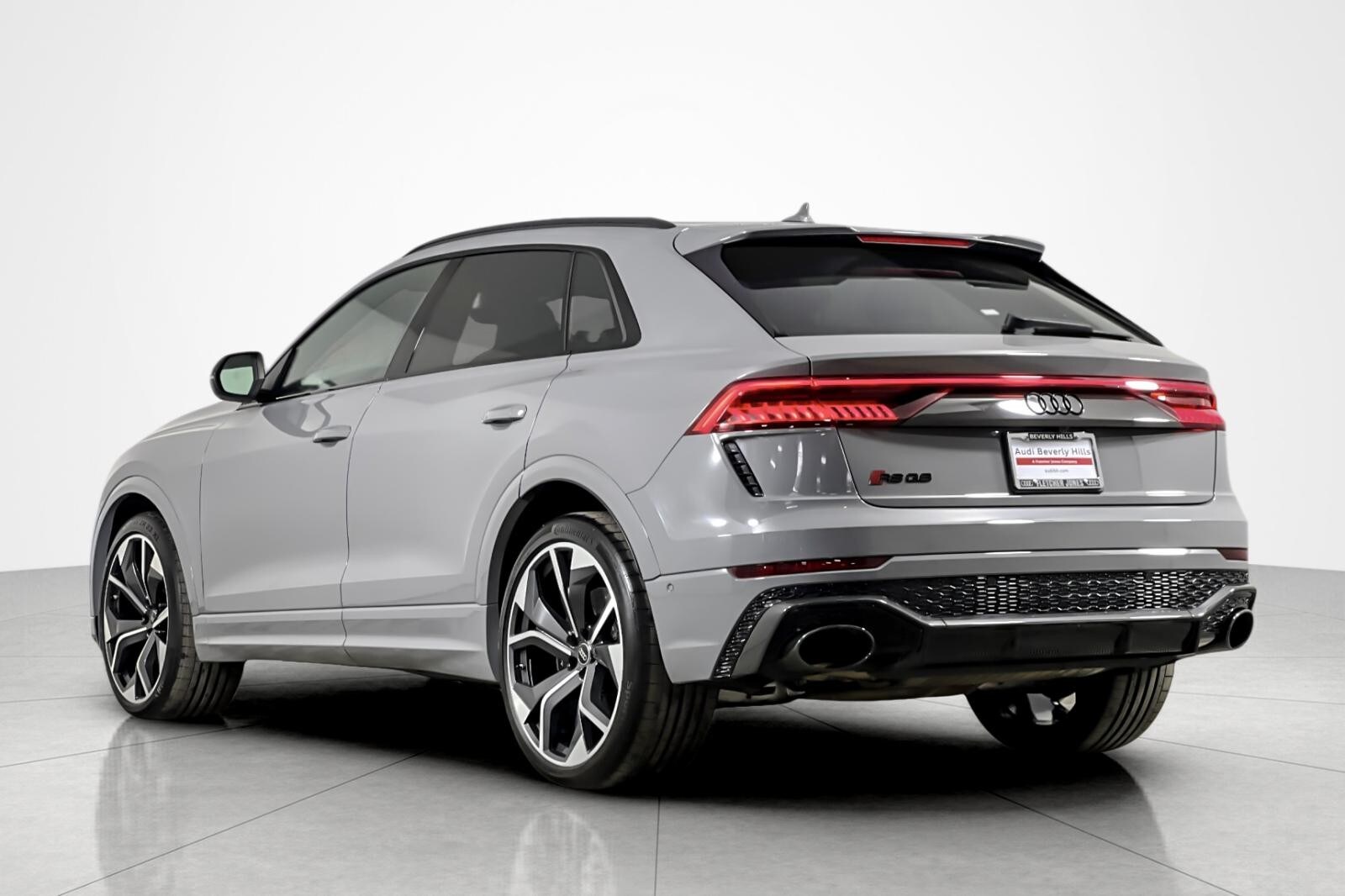 2023 Audi RS Q8 photo 3