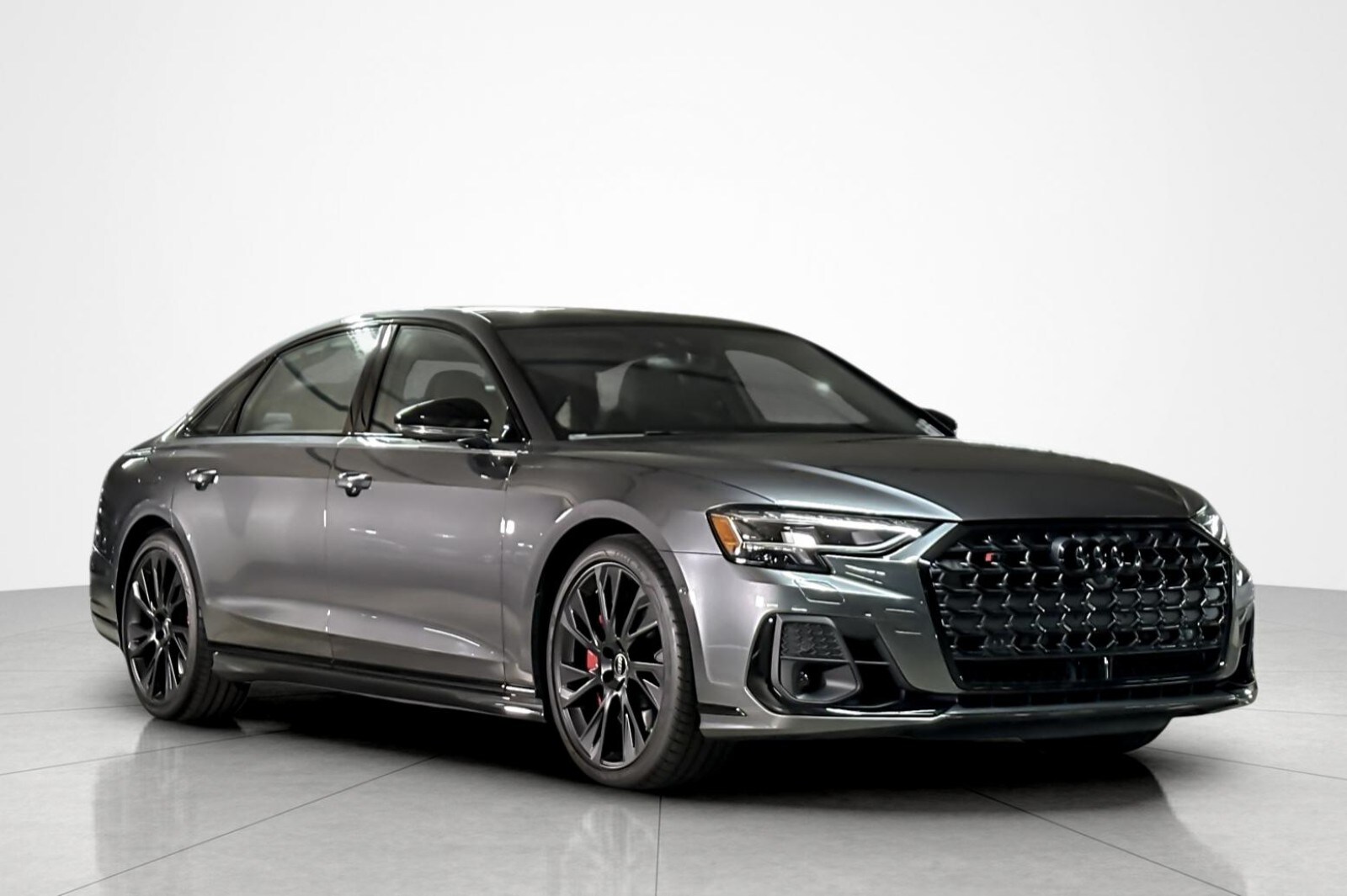 2025 Audi S8 Quattro photo 2