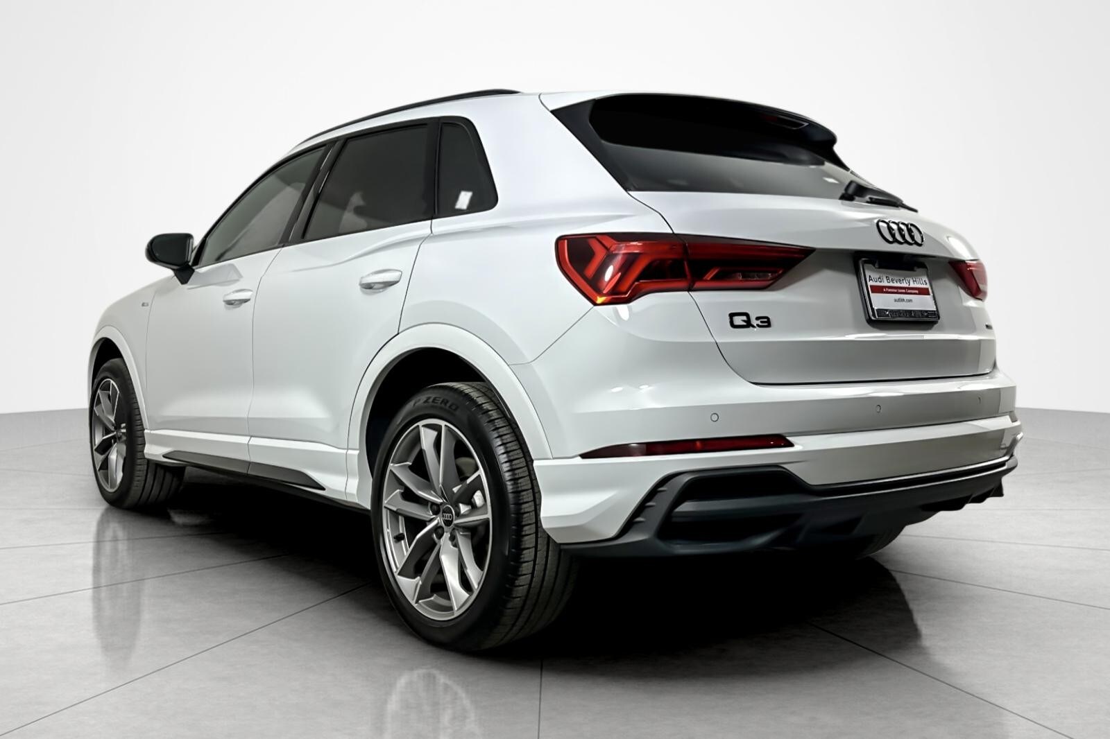2025 Audi Q3 S line Premium 45 TFSI photo 3