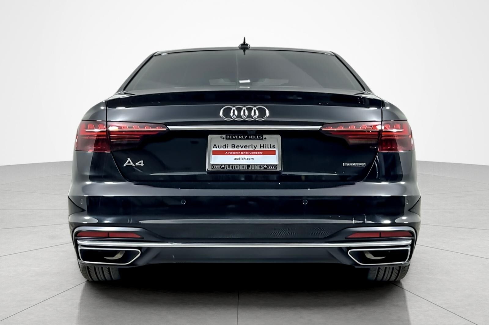 2023 Audi A4 S line Premium Plus 45 TFSI Quattro photo 3