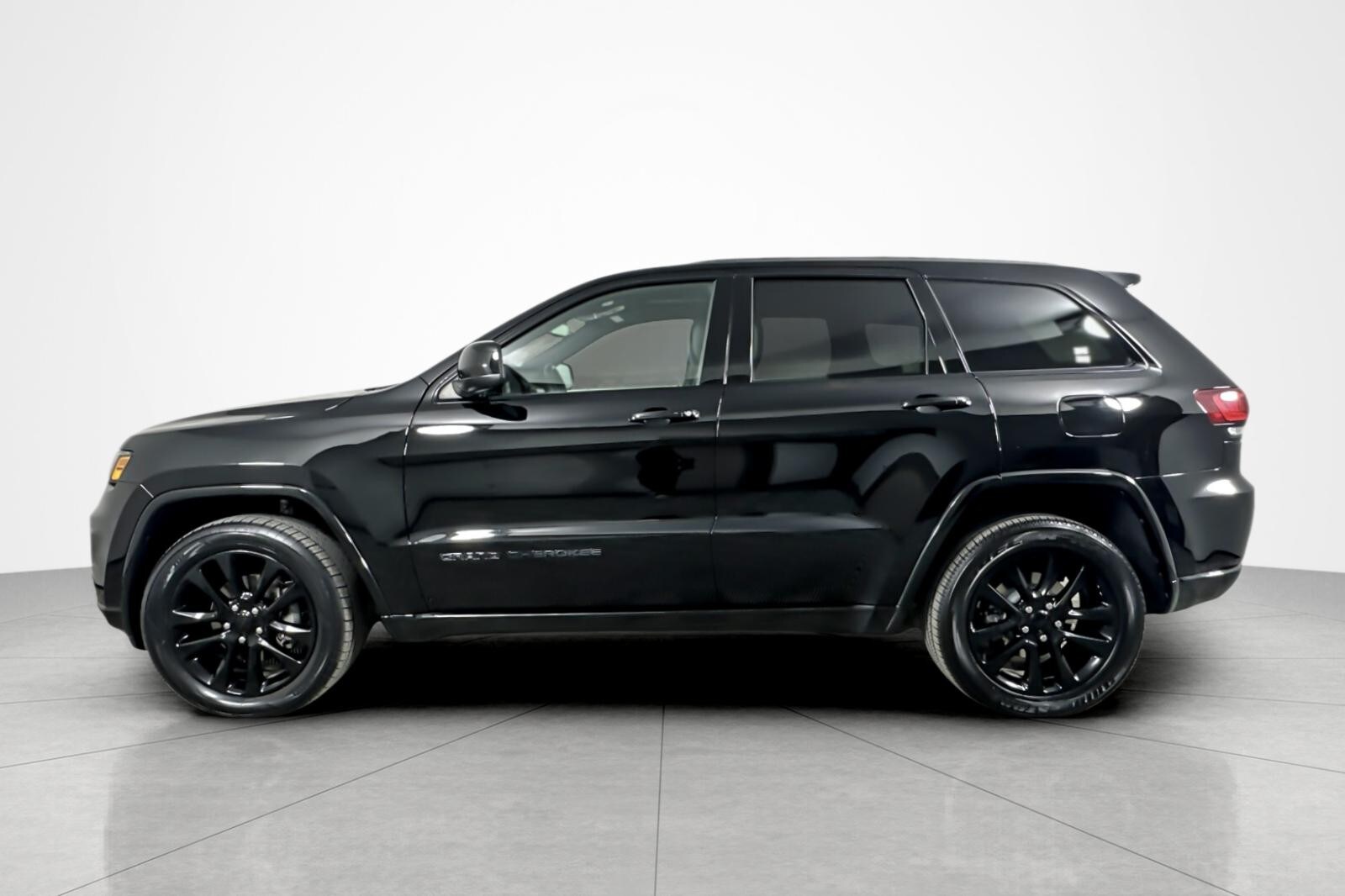 2019 Jeep Grand Cherokee Altitude photo 2