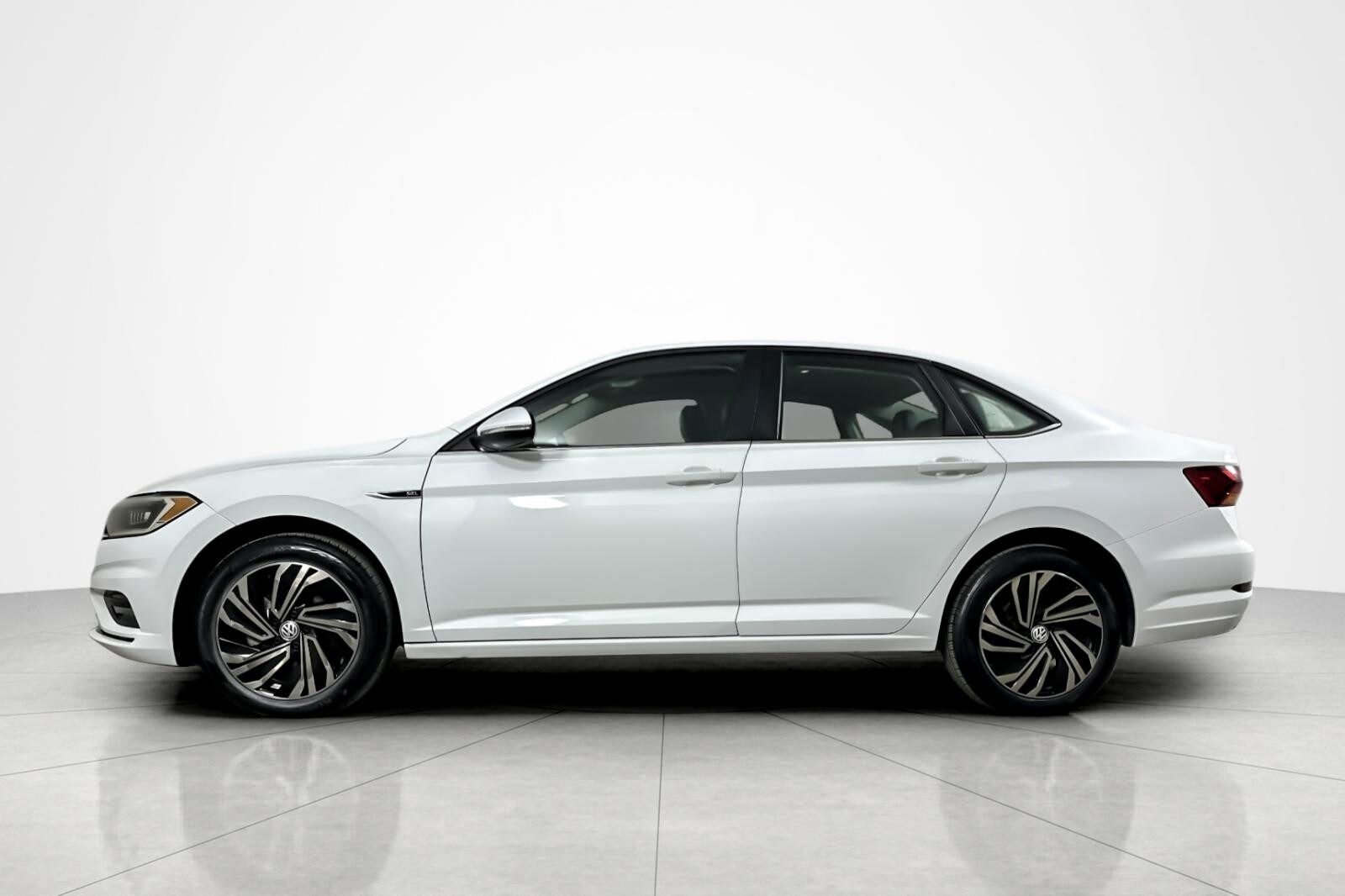 2019 Volkswagen Jetta SEL Premium photo 2