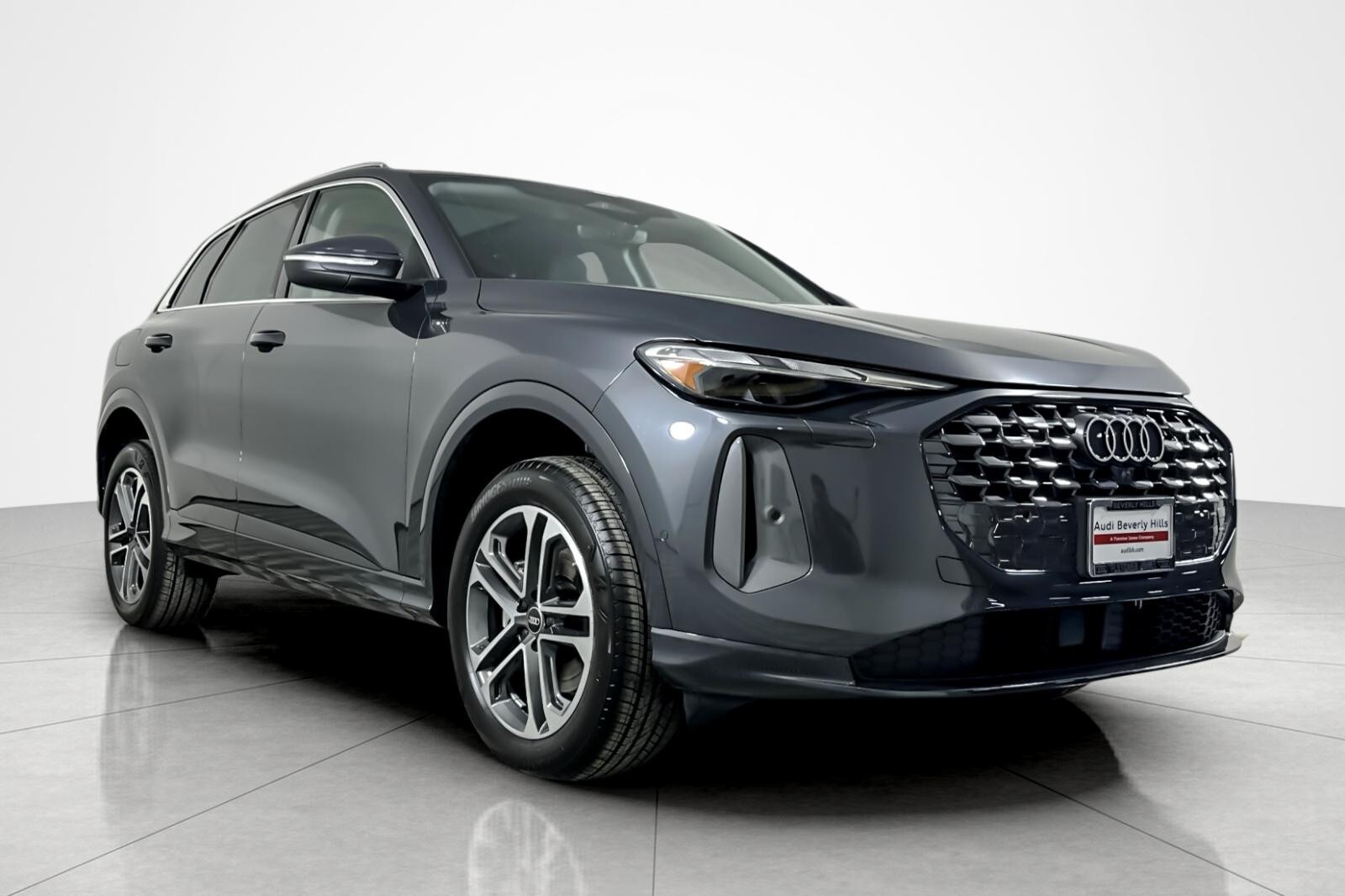 2025 Audi Q5 Premium TFSI photo 2