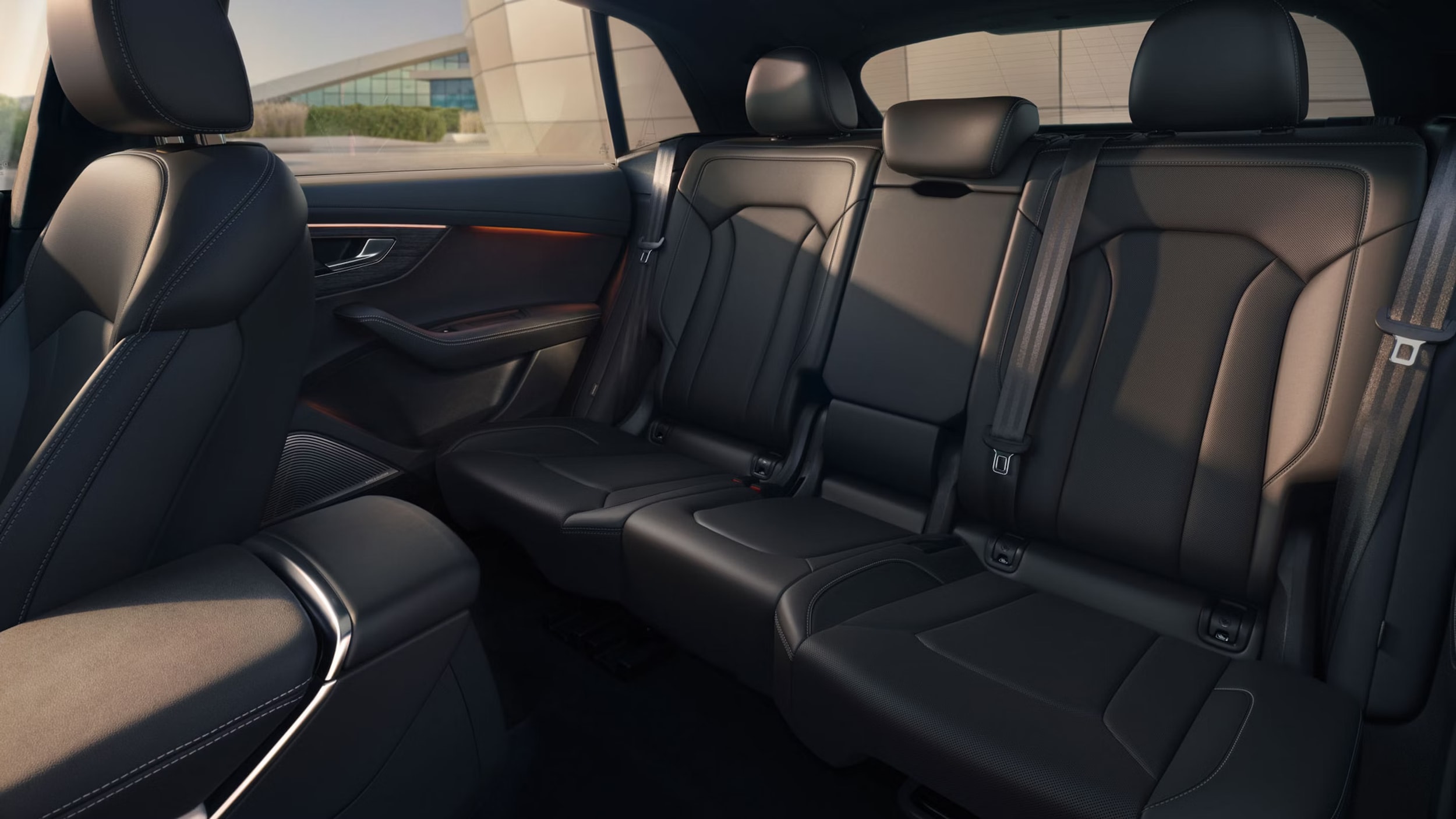 2026_Audi_Q8_-_H2_Interior_Seating_Image.jpeg