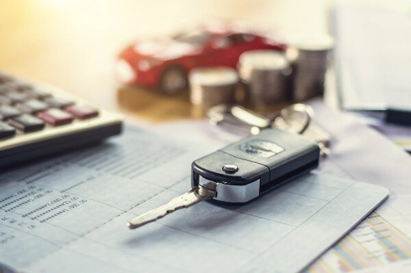 car-key-with-money-and-calcula-600x399.jpg