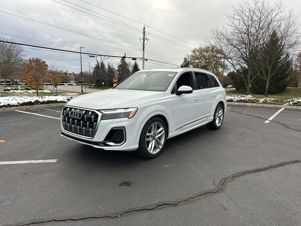New 2025 Audi Q7 55 Premium Plus SUV