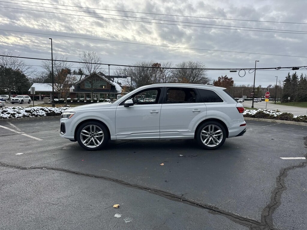 New 2025 Audi Q7 55 Premium Plus SUV