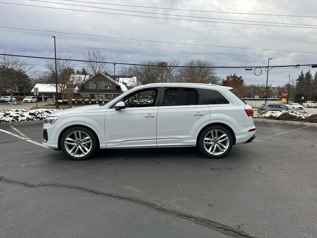 New 2025 Audi Q7 55 Premium Plus SUV