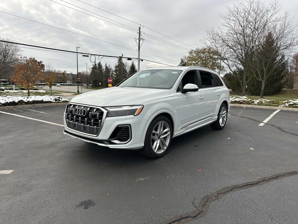 New 2025 Audi Q7 55 Premium Plus SUV