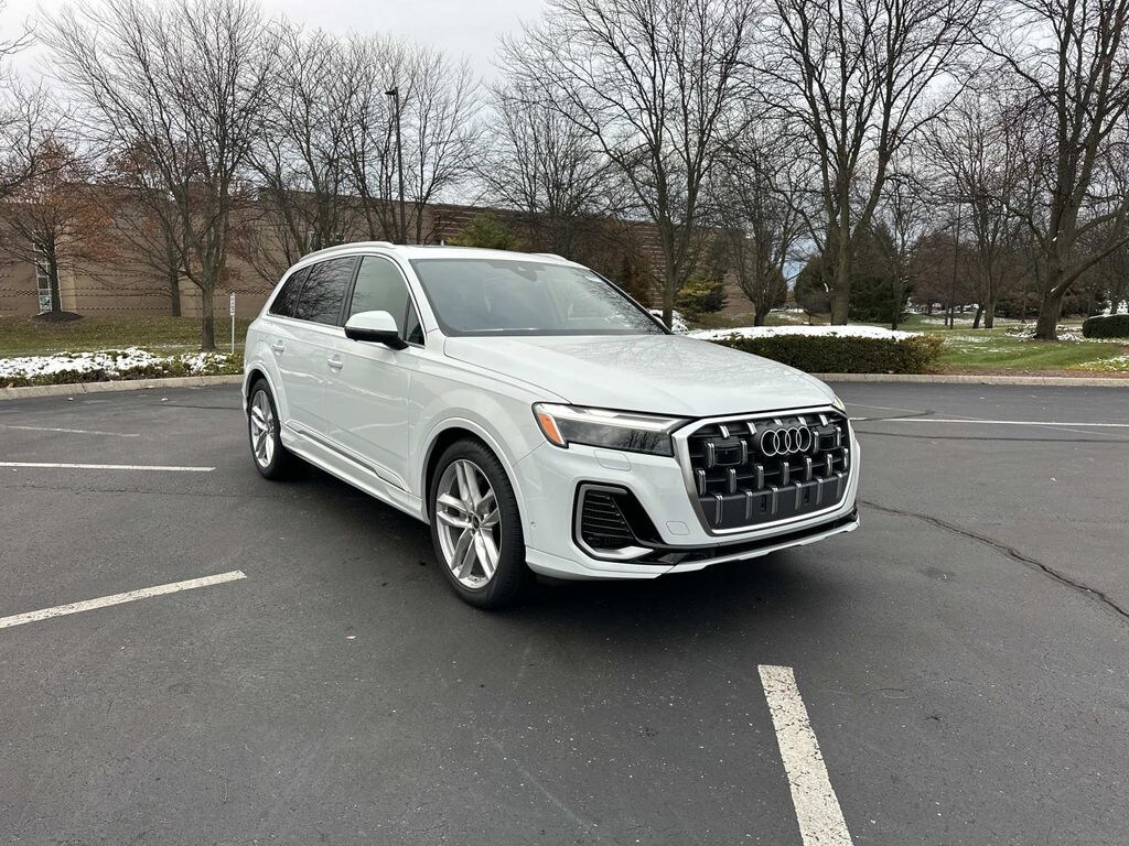New 2025 Audi Q7 55 Premium Plus SUV