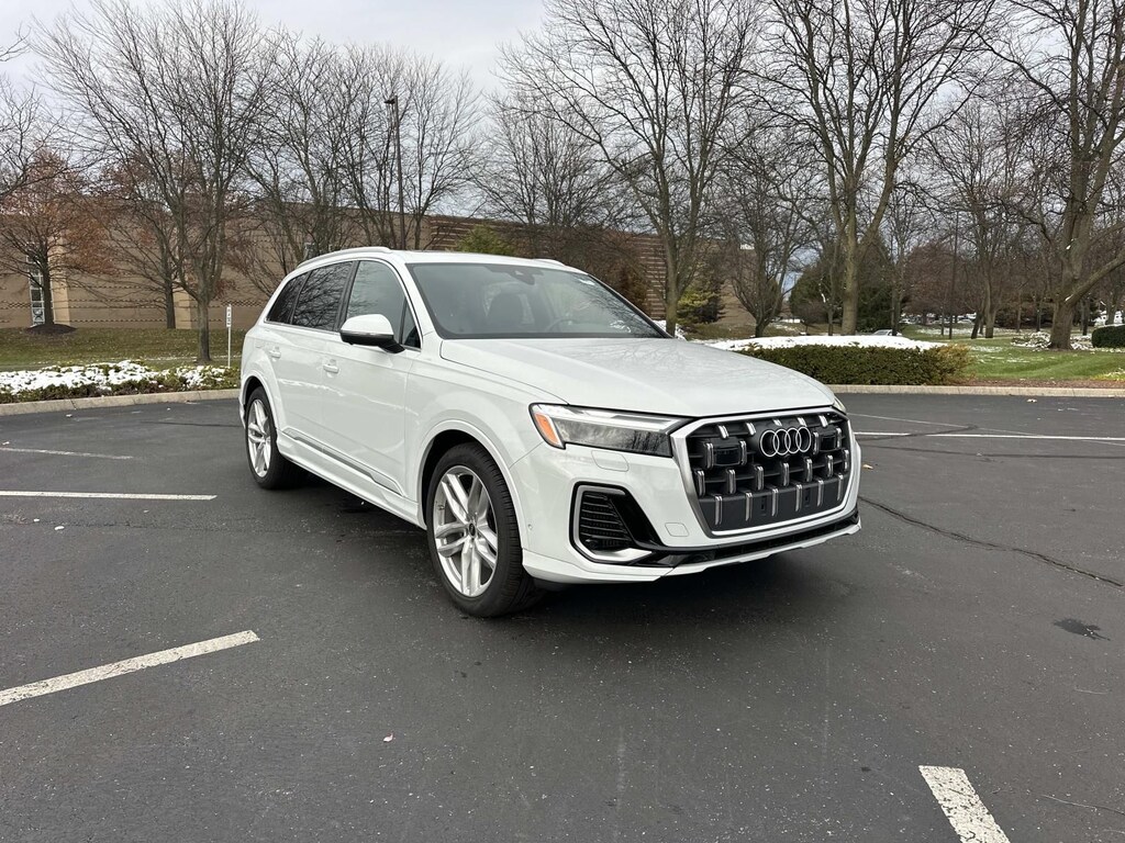 New 2025 Audi Q7 55 Premium Plus SUV