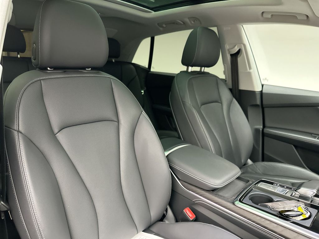2022 Audi Q8 55 Premium photo 6