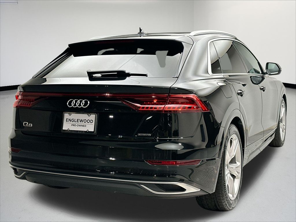 2022 Audi Q8 55 Premium photo 3