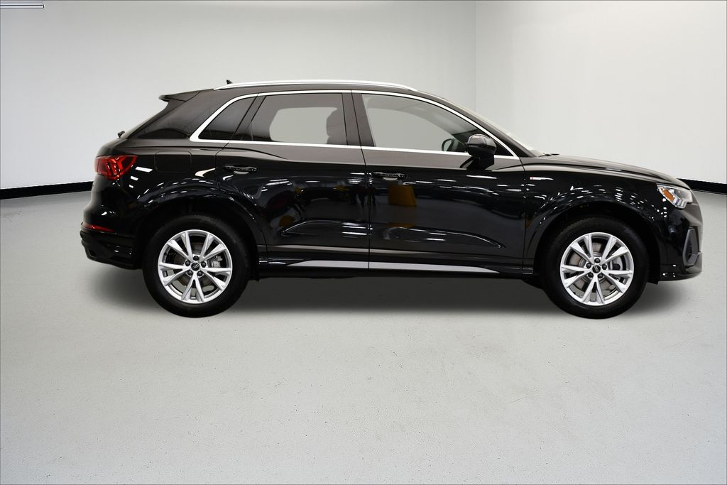 2025 Audi Q3 45 S line Premium photo 5