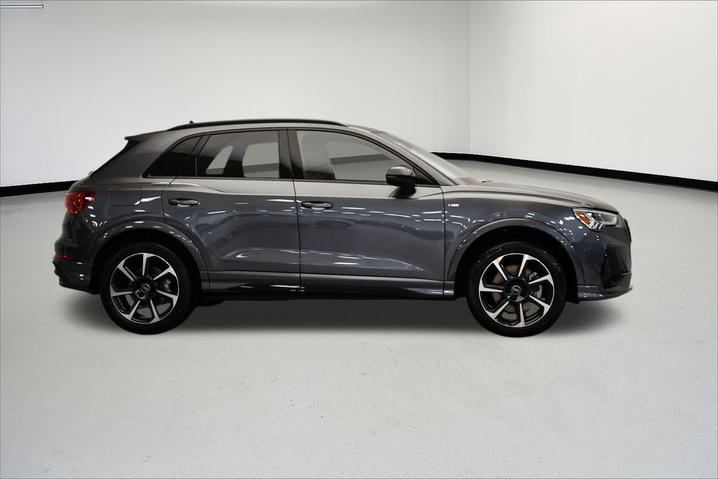 2025 Audi Q3 45 S line Premium photo 5