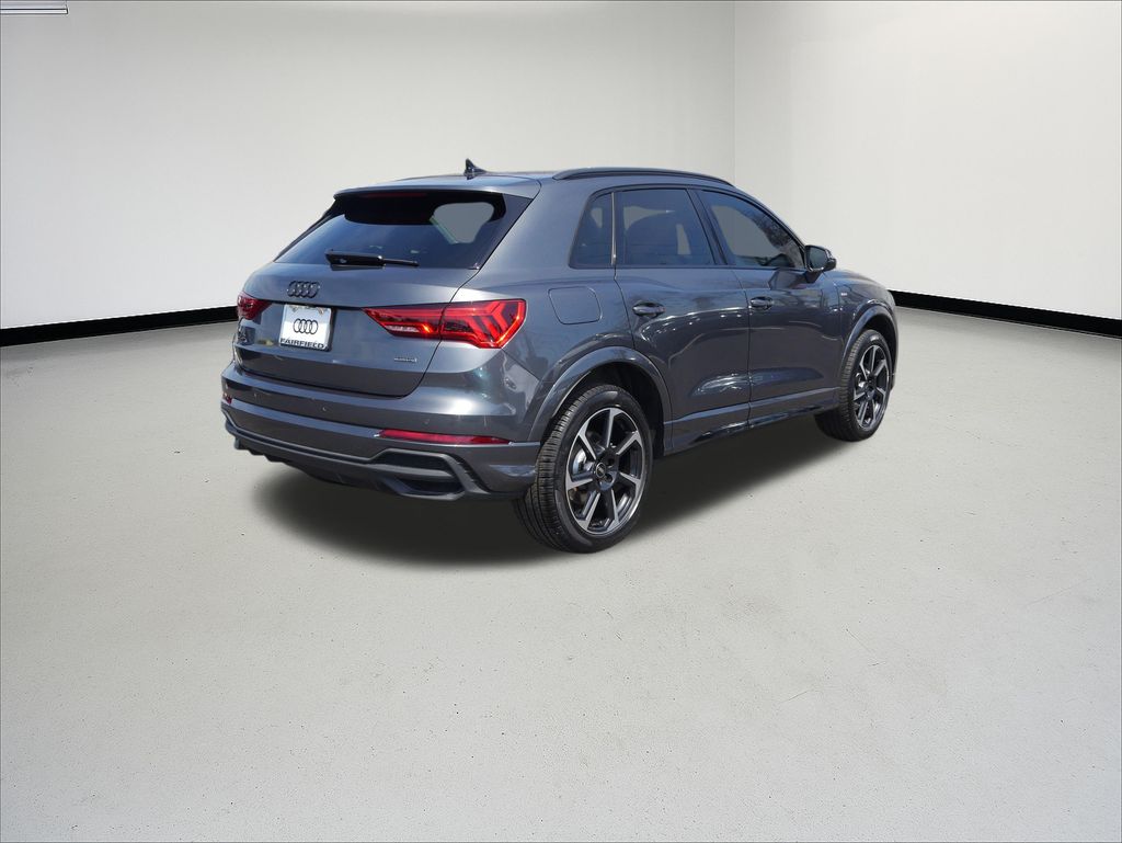 2025 Audi Q3 45 S line Premium photo 4