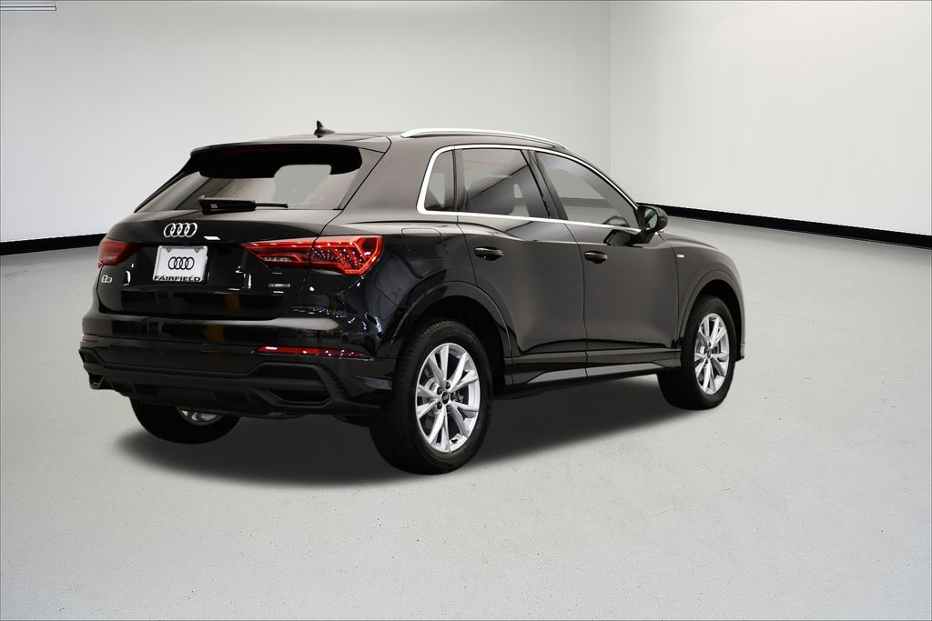 2025 Audi Q3 45 S line Premium photo 4