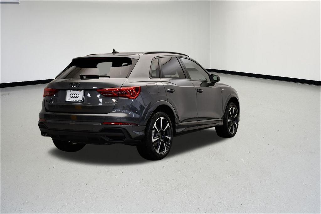 2025 Audi Q3 45 S line Premium photo 4
