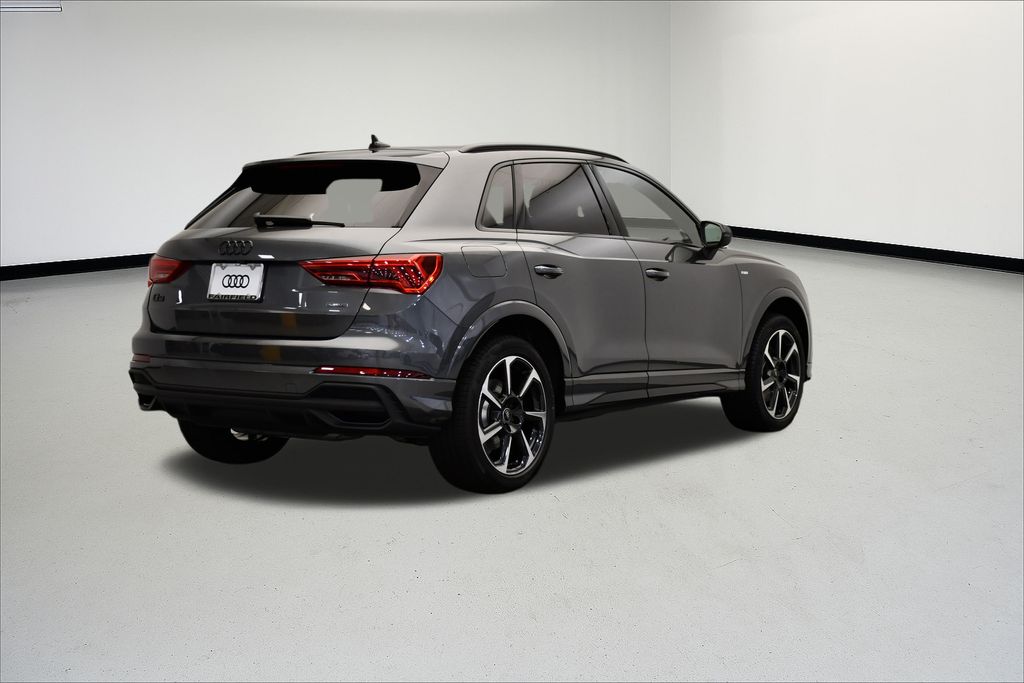 2025 Audi Q3 45 S line Premium photo 4