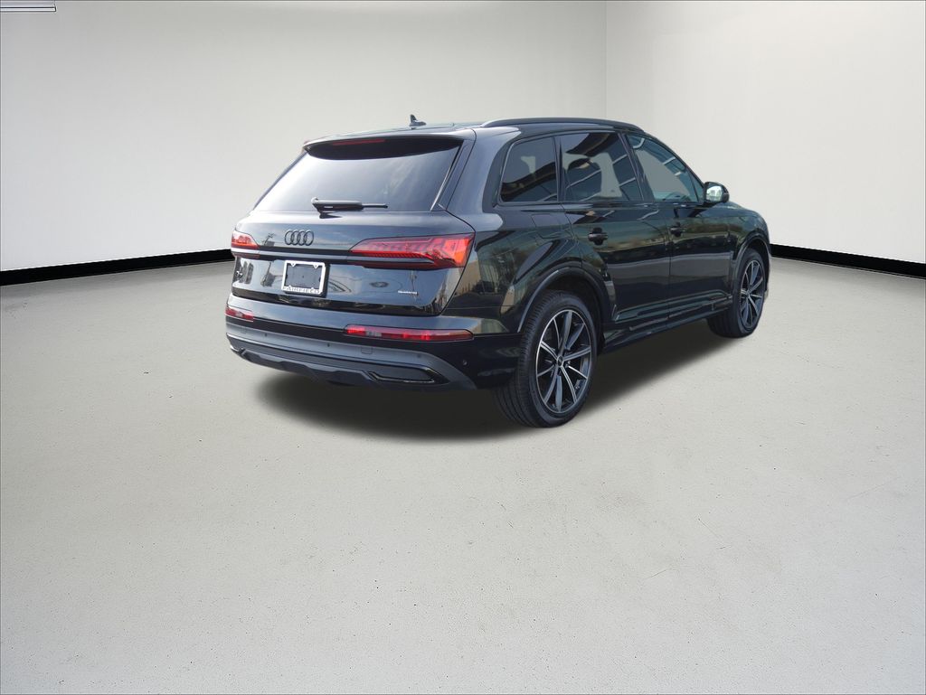 2023 Audi Q7 55 Premium photo 4