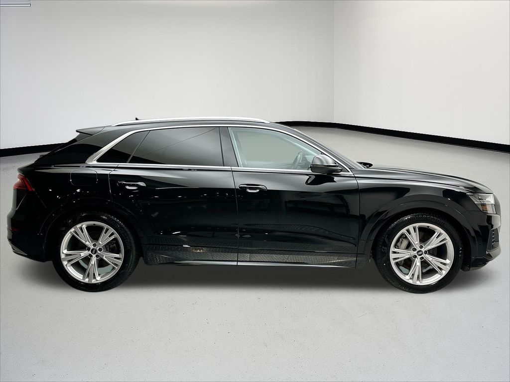 2022 Audi Q8 55 Premium photo 4