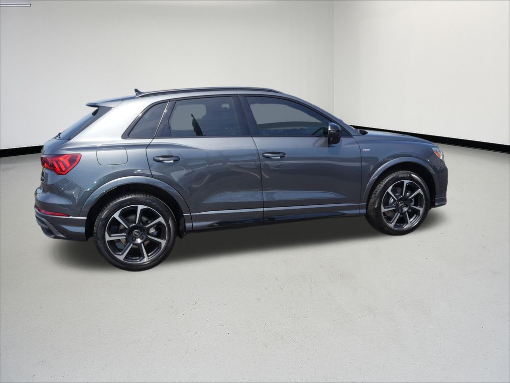 2025 Audi Q3 45 S line Premium photo 5