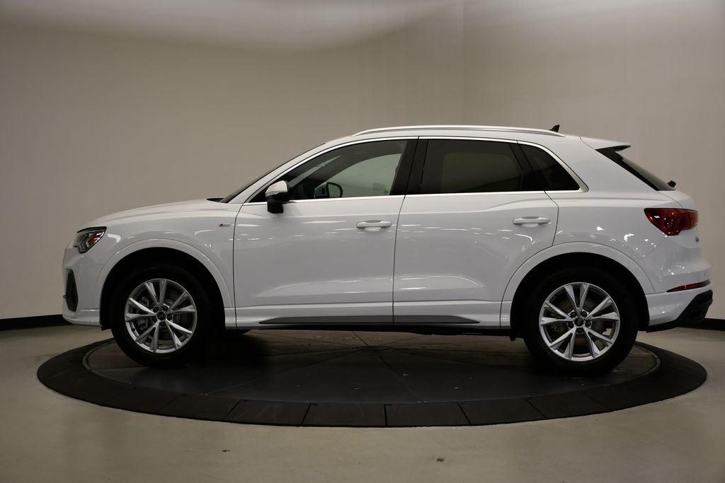 2025 Audi Q3 45 TFSI S line Premium photo 2