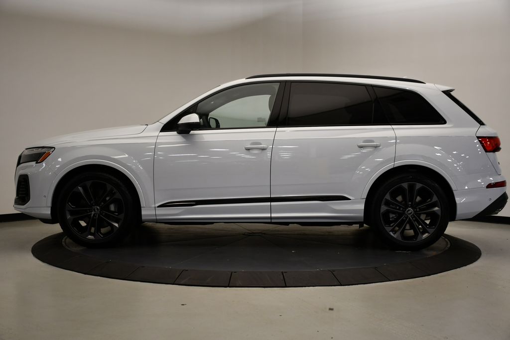 2025 Audi Q7 55 Premium Plus photo 2